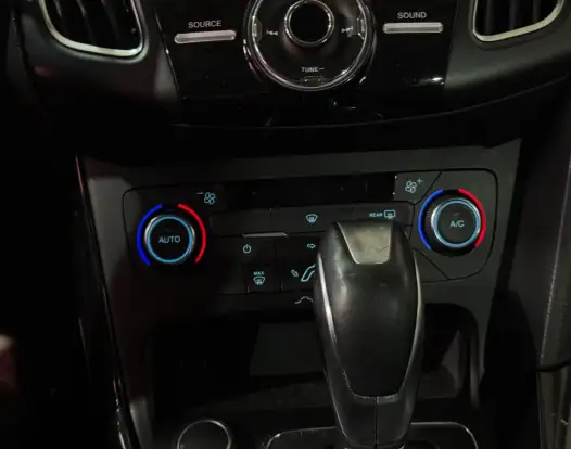FORD-FOCUS-2015