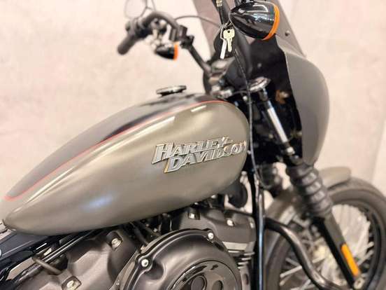 HARLEY-DAVIDSON-SOFTAIL STREET BOB-2017