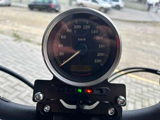 HARLEY-DAVIDSON-SPORTSTER XL 883 R HARLEY-DAVIDSON-SPORTSTER XL 883 R-2013