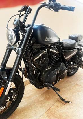 HARLEY-DAVIDSON SPORTSTER ROADSTER 