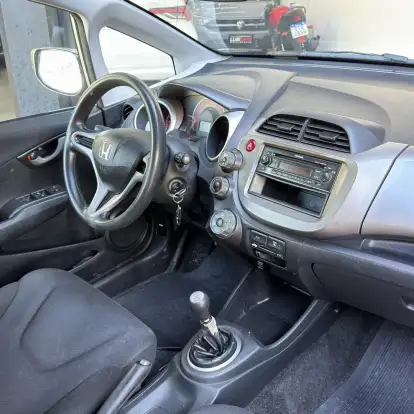 HONDA-FIT-2010