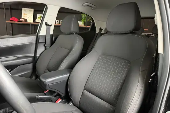 HYUNDAI-HB20-2023