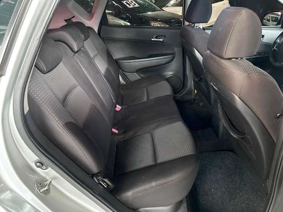 HYUNDAI-I30-2.0 MPFI GLS 16V GASOLINA 4P AUTOMÁTICO HYUNDAI-I30-2010