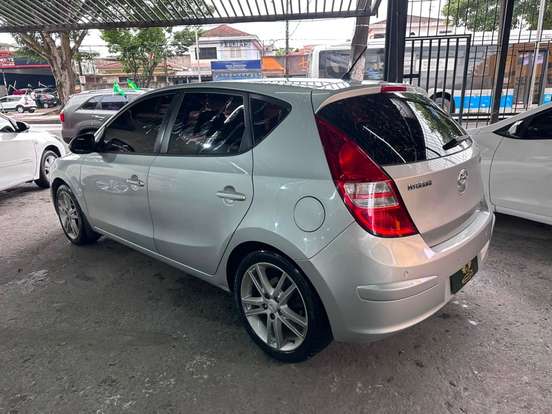 HYUNDAI-I30-2.0 MPFI GLS 16V GASOLINA 4P AUTOMÁTICO HYUNDAI-I30-2010