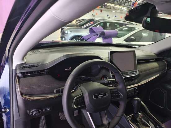 JEEP-COMMANDER-2023