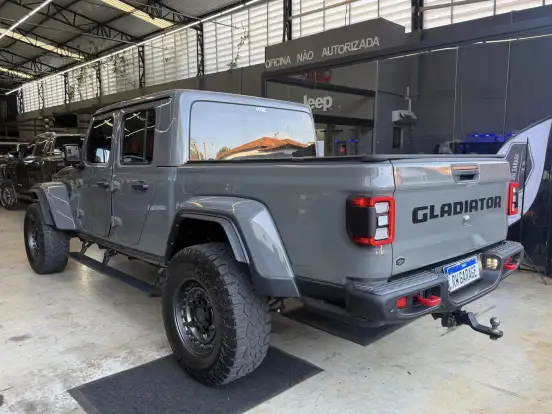 JEEP-GLADIATOR-2023