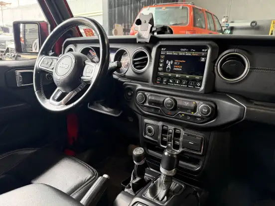JEEP-WRANGLER-2.0 TURBO GASOLINA UNLIMITED SAHARA 4P 4X4 AT8 JEEP-WRANGLER-2019