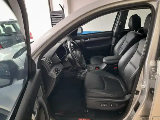 KIA-SORENTO-3.5 V6 GASOLINA EX 7L 4WD AUTOMÁTICO KIA-SORENTO-2014