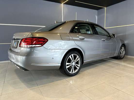 MERCEDES-BENZ-E 250-2.0 AVANTGARDE 16V TURBO GASOLINA 4P AUTOMÁTICO MERCEDES-BENZ-E 250-2015