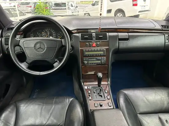 MERCEDES-BENZ-E 420-4.2 CLASSIC V8 GASOLINA 4P AUTOMÁTICO MERCEDES-BENZ-E 420-1997