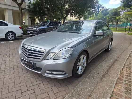 MERCEDES-BENZ E 500 5.0 AVANTGARDE VR4 V8 GASOLINA 4P AUTOMÁTICO