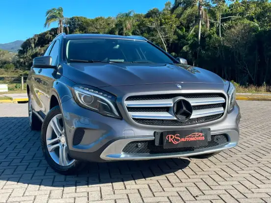 MERCEDES-BENZ-GLA 200-2017
