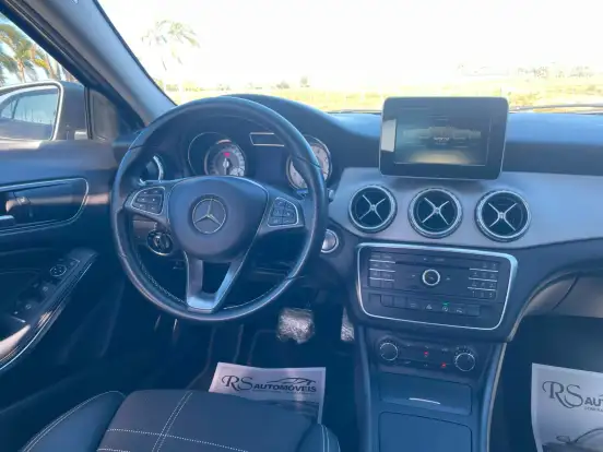 MERCEDES-BENZ-GLA 200-2017