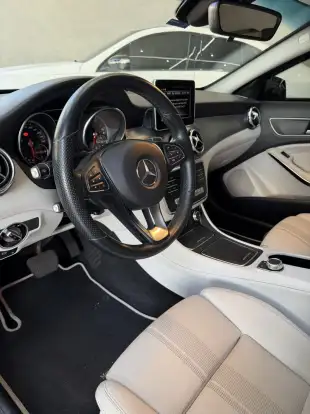 MERCEDES-BENZ-GLA 200-2018
