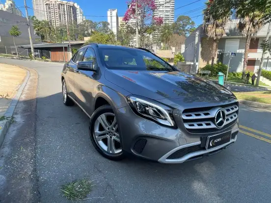 MERCEDES-BENZ-GLA 200-2019