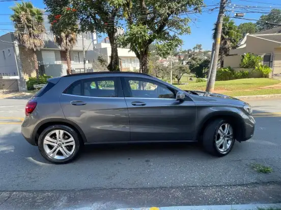 MERCEDES-BENZ-GLA 200-2019