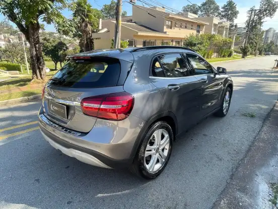 MERCEDES-BENZ-GLA 200-2019