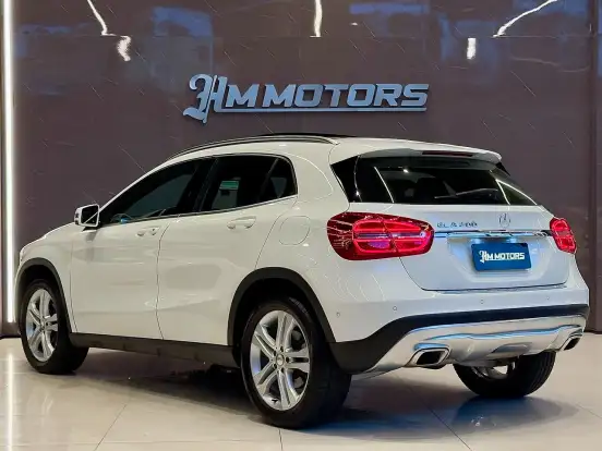 MERCEDES-BENZ-GLA 200-2015