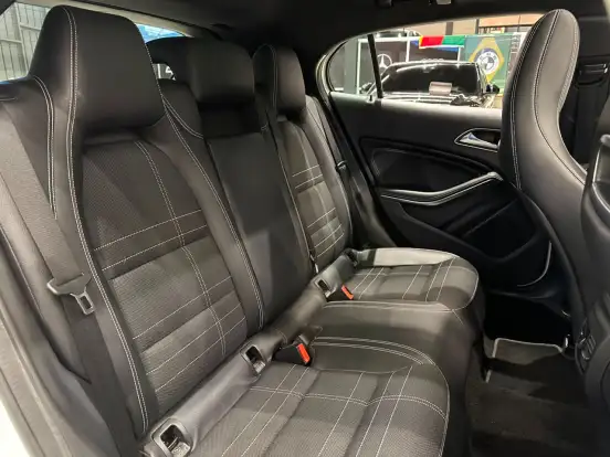 MERCEDES-BENZ-GLA 200-2015