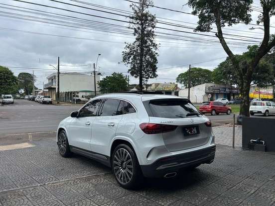 MERCEDES-BENZ-GLA 200-2023