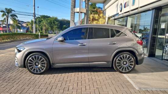 MERCEDES-BENZ-GLA 200-2024