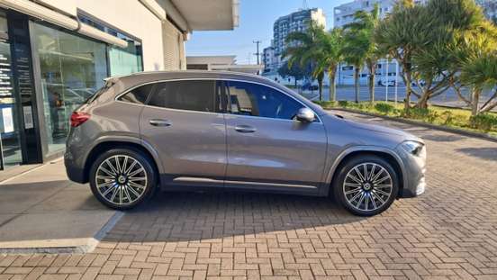 MERCEDES-BENZ-GLA 200-2024