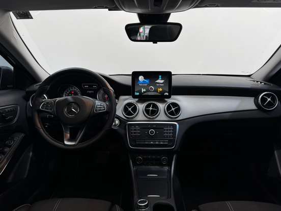 MERCEDES-BENZ-GLA 200-2016