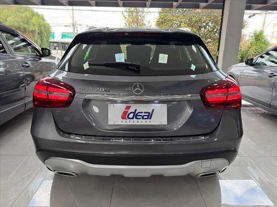 MERCEDES-BENZ-GLA 200-2017
