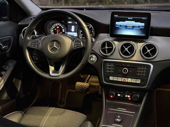 MERCEDES-BENZ-GLA 200-2019