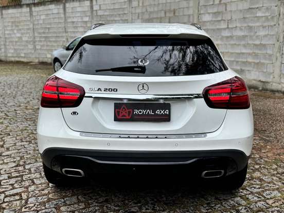 MERCEDES-BENZ-GLA 200-2018