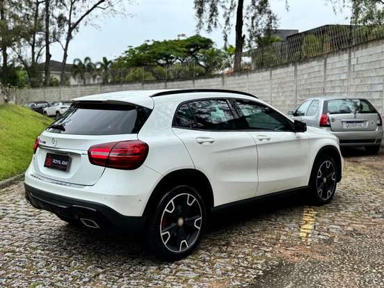 MERCEDES-BENZ-GLA 200-2018