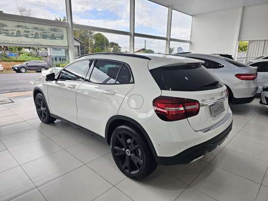 MERCEDES-BENZ-GLA 200-2018