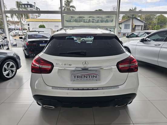 MERCEDES-BENZ-GLA 200-2018
