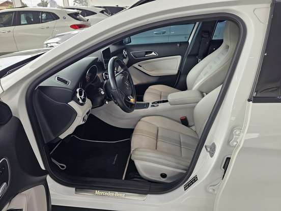 MERCEDES-BENZ-GLA 200-2018