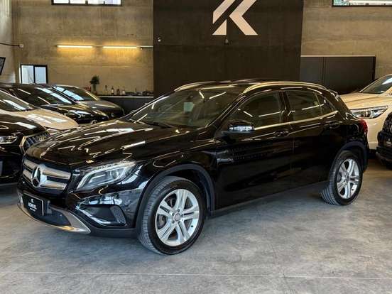 MERCEDES-BENZ-GLA 200-2015