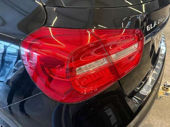 MERCEDES-BENZ-GLA 200-2015