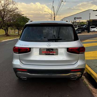 MERCEDES-BENZ-GLB 200-2021