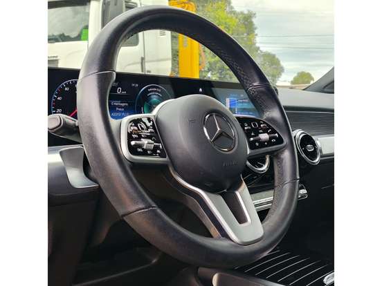 MERCEDES-BENZ-GLB 200-2020