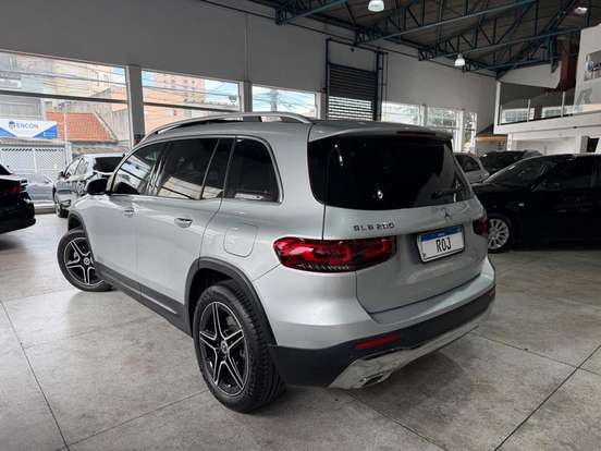 MERCEDES-BENZ-GLB 200-2023