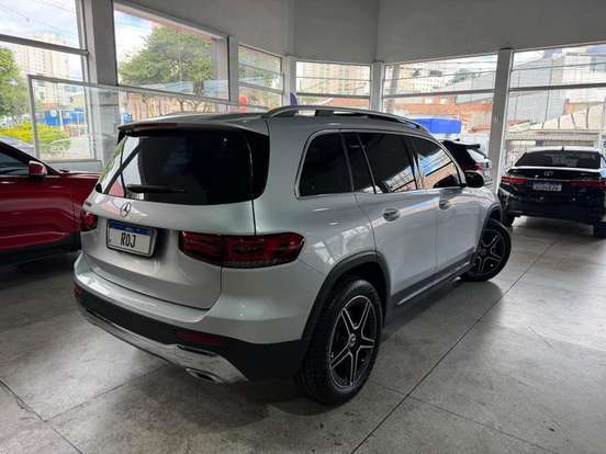 MERCEDES-BENZ-GLB 200-2023