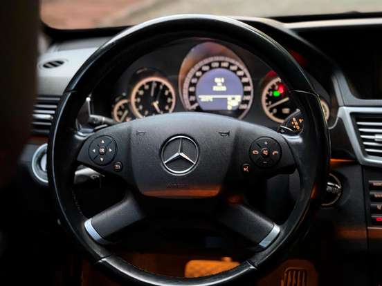 MERCEDES-BENZ-E 500-2010