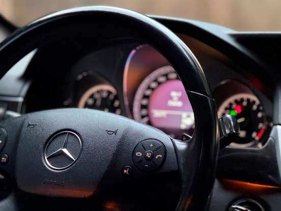 MERCEDES-BENZ-E 500-2010