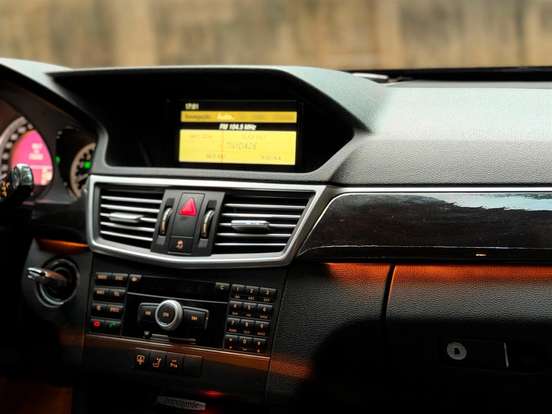 MERCEDES-BENZ-E 500-2010