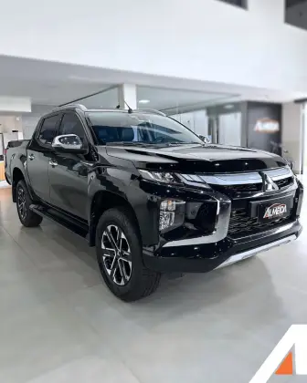 MITSUBISHI L200 TRITON 2.4 16V TURBO DIESEL SPORT HPE-S CD 4P 4X4 AUTOMÁTICO