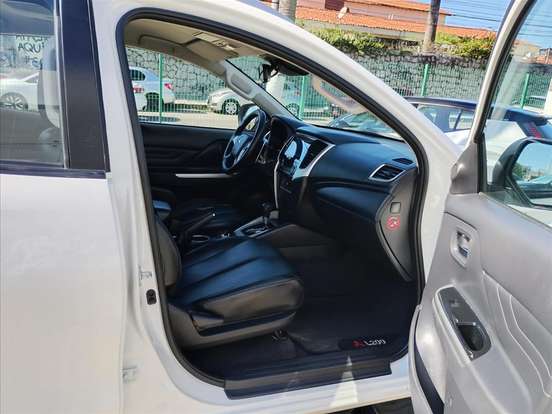 MITSUBISHI-L200 TRITON-2.4 16V TURBO DIESEL SPORT HPE CD 4P 4X4 AUTOMÁTICO MITSUBISHI-L200 TRITON-2024