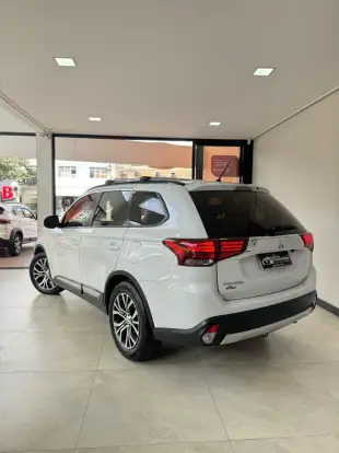 MITSUBISHI-OUTLANDER-2.0 16V GASOLINA 4P AUTOMÁTICO MITSUBISHI-OUTLANDER-2015