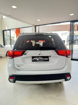 MITSUBISHI-OUTLANDER-2.0 16V GASOLINA 4P AUTOMÁTICO MITSUBISHI-OUTLANDER-2015