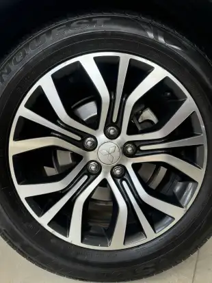 MITSUBISHI-OUTLANDER-2015