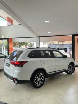 MITSUBISHI-OUTLANDER-2015