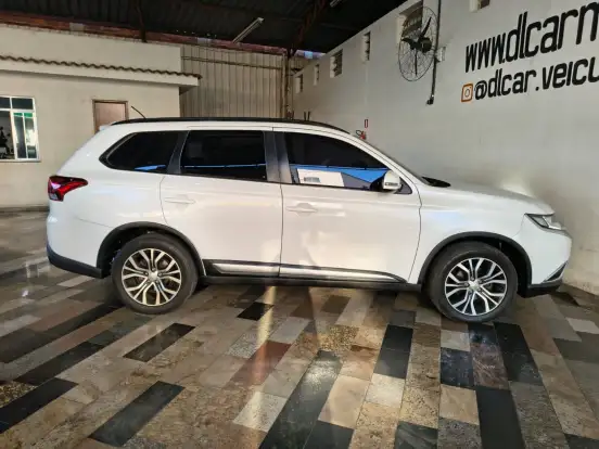 MITSUBISHI-OUTLANDER-2015
